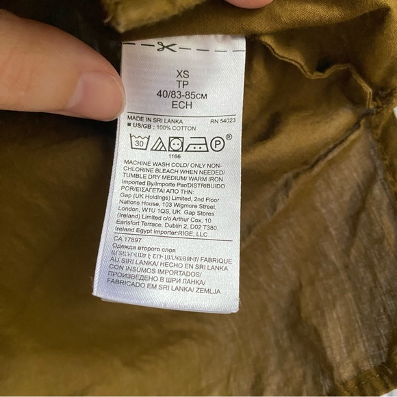 Banana Republic Button Up Tank - Picture 6 of 7